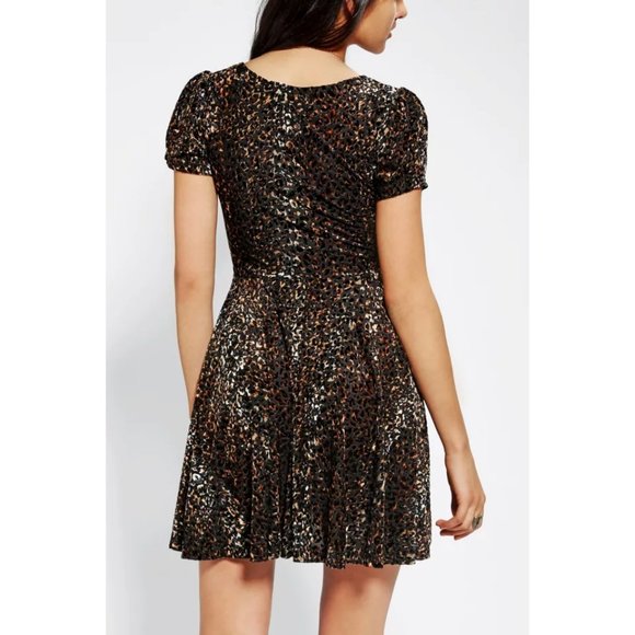 MINKPINK Russian Roulette Burnout Velvet Leopard Print Mini Skater Dress Size S - Picture 3 of 14
